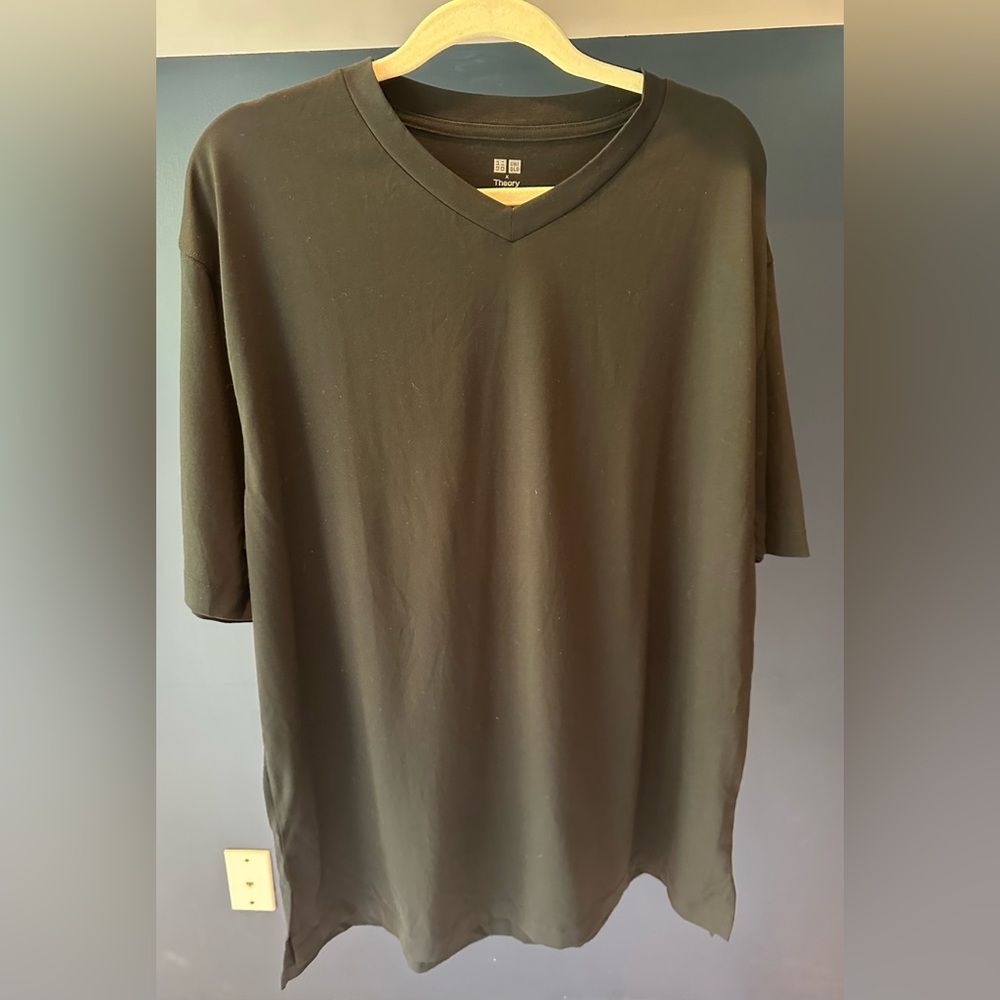 Theory New with Tags Men's Black V-Neck Shirt